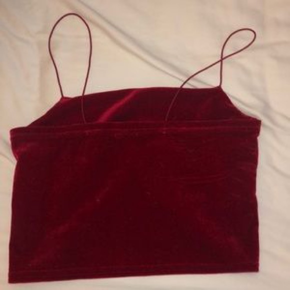 Emma Chamberlain High key red velvet tank top - Picture 3 of 3